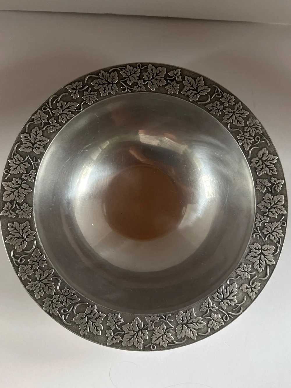 Vintage  Wilton Armetale Large Round Serving Bowl Atkins Ivy 3.5 Qt Pewter 14.5